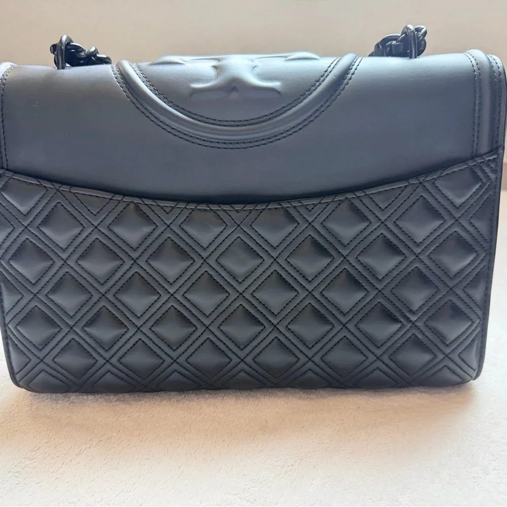 Tory Burch Fleming Matte Black Quilted Bag - Picture 4 of 10
